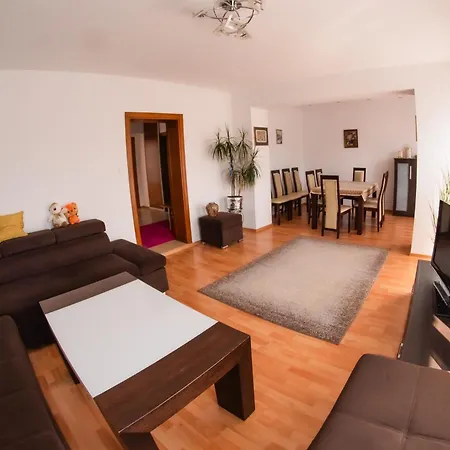 Apartment Dom W Chomranicach- Jacuzzi, Grillowy Chomranice